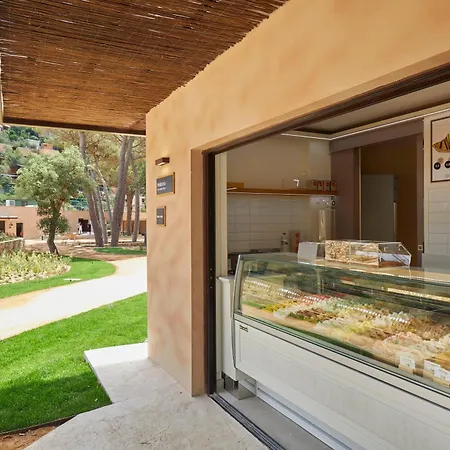 Cala Pola Кемпинг